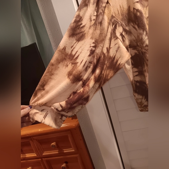 Zac & Rachel Woman's long sleeve printed Hacci top NWOT - Picture 3 of 5